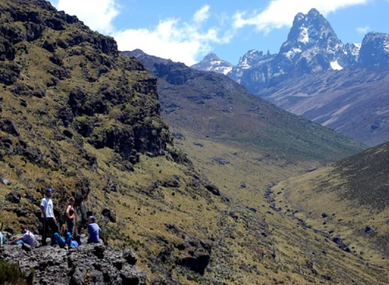 Mount Kenya Trekking on the Sirimoni Route – 7 Days
